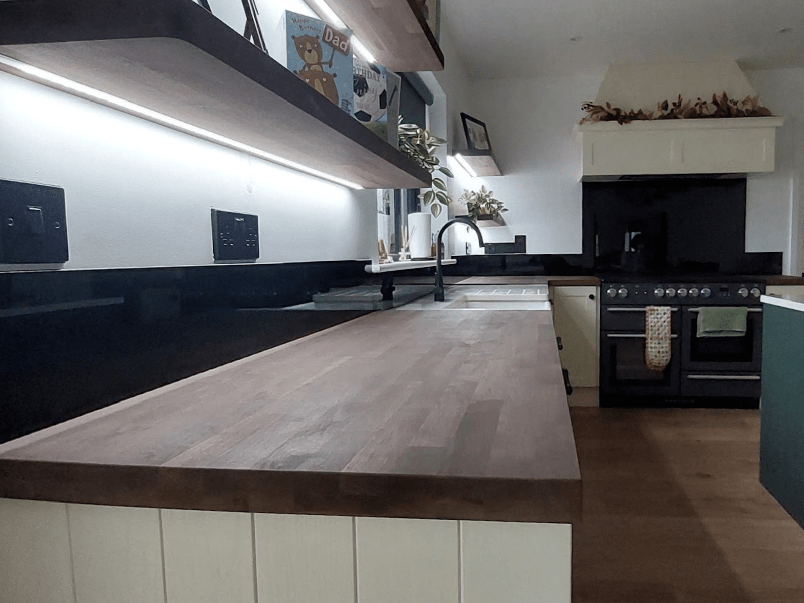 coloured-kitchen-splashbacks