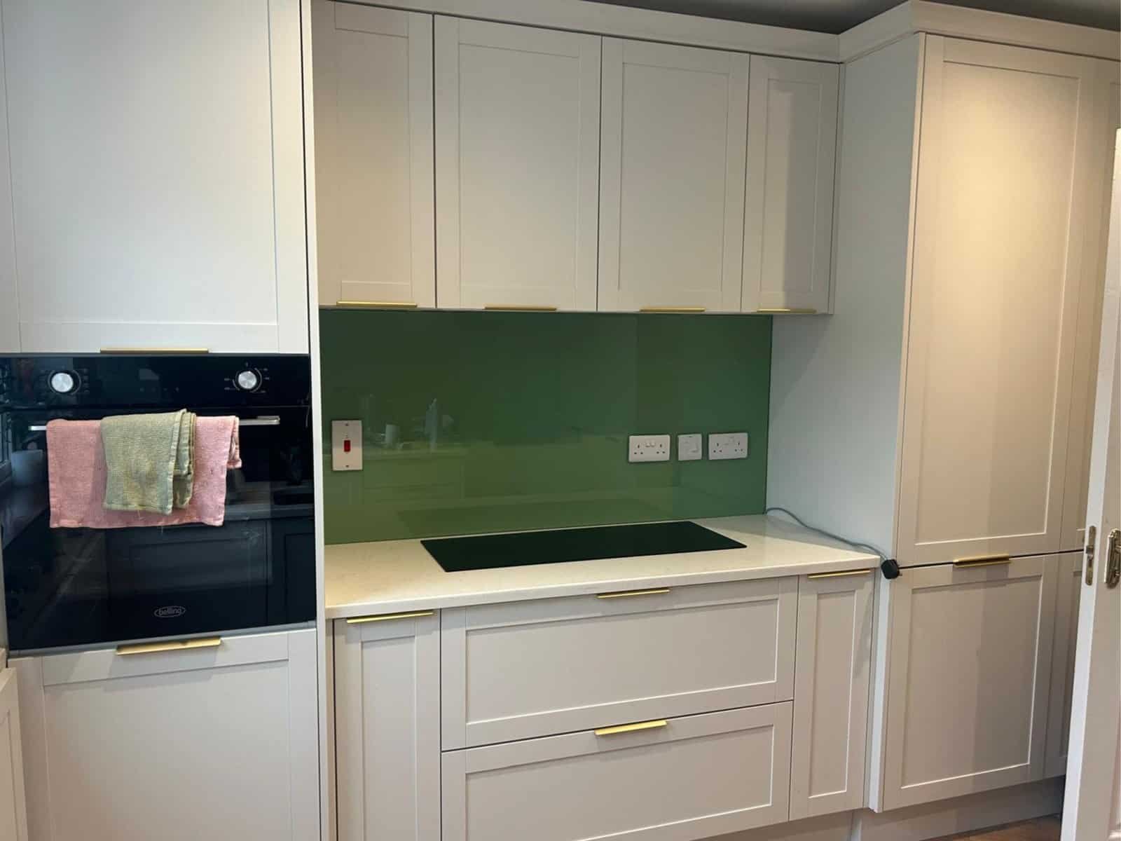 coloured-kitchen-splashbacks