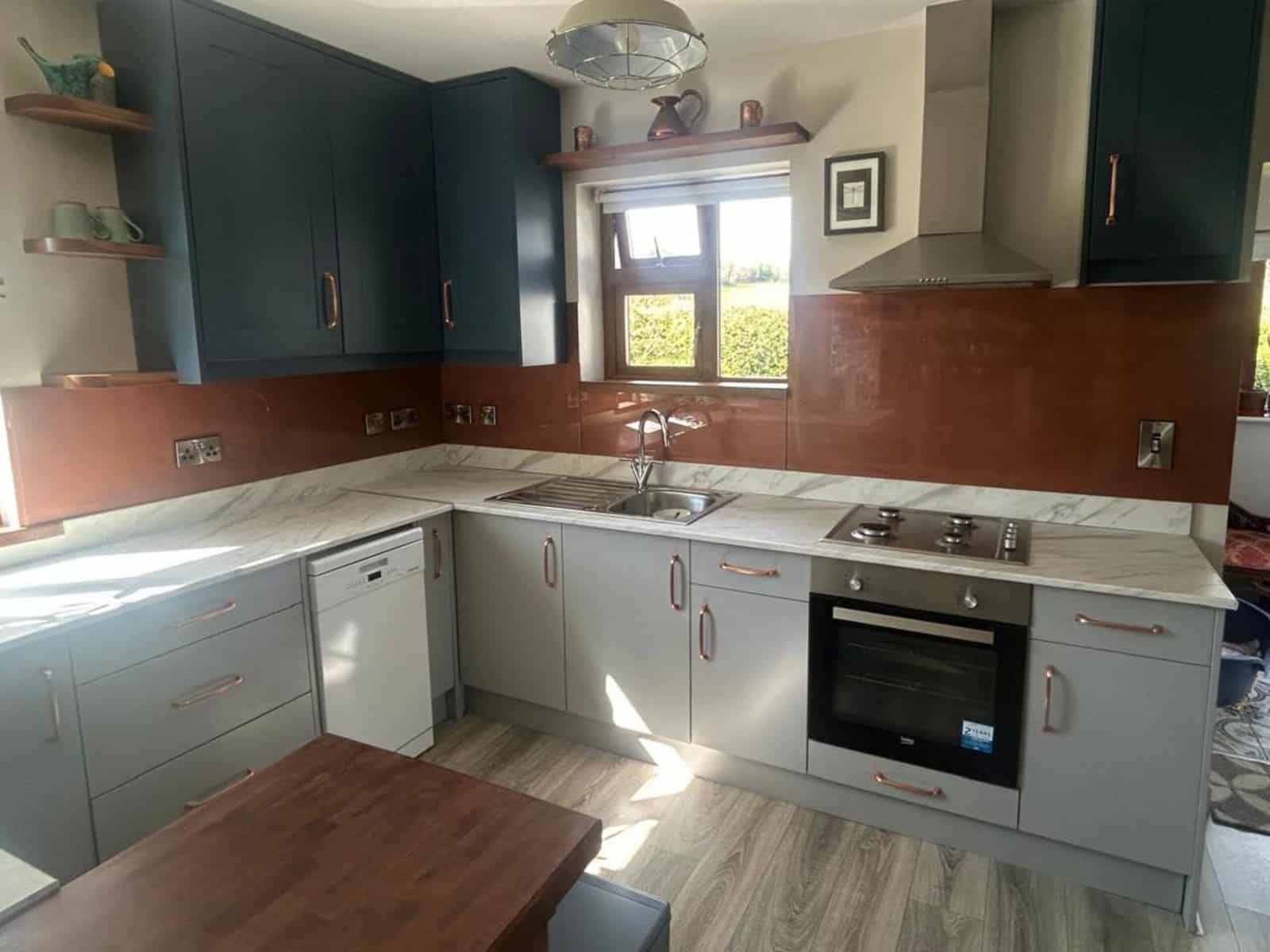 coloured-kitchen-splashbacks